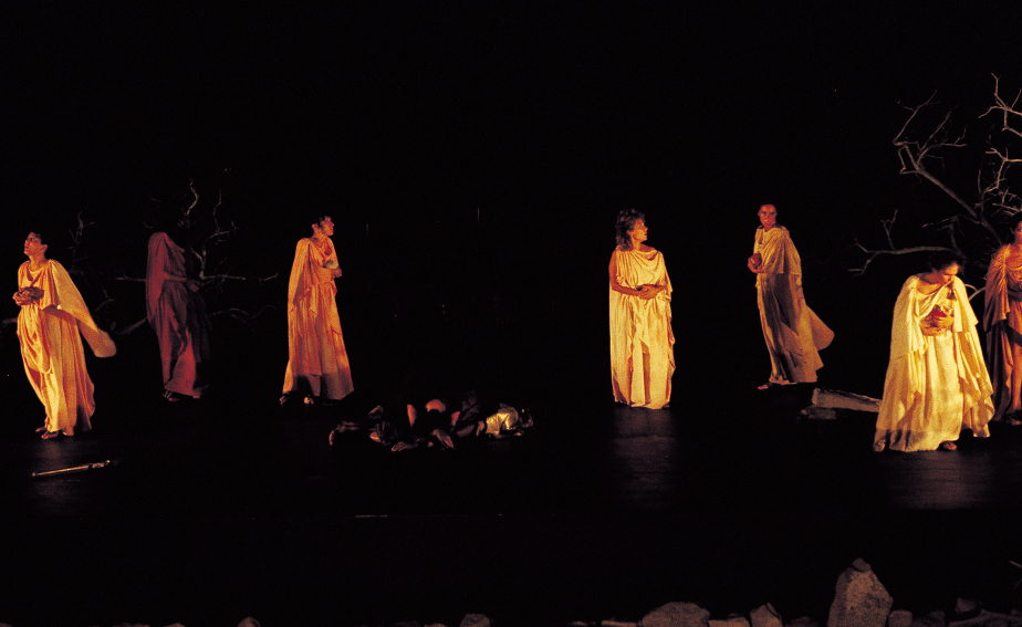 Rappresentazione teatrale a Segest